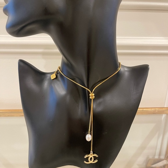 CHANEL Gold Lariat Necklace with Pearl Accent - Picture 1 of 12